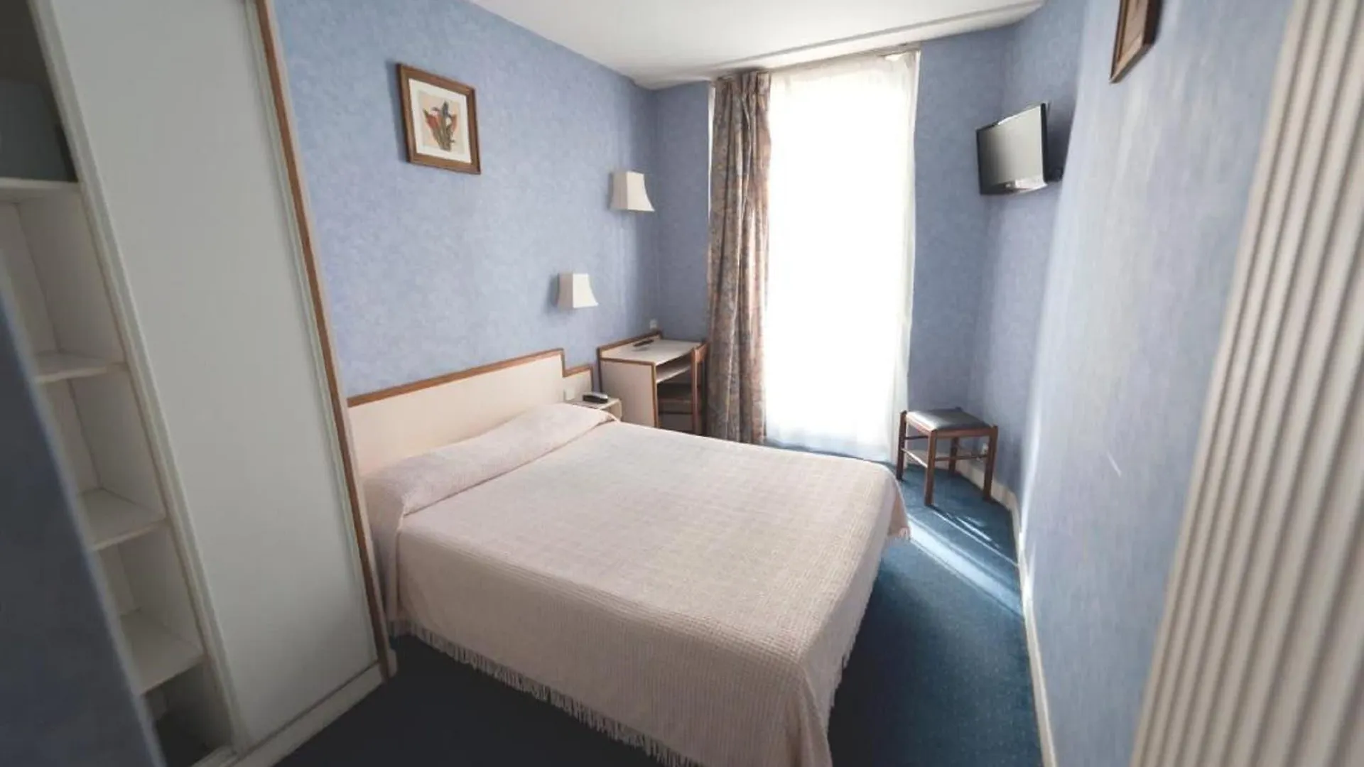 Royal Bergere Hotel 3*